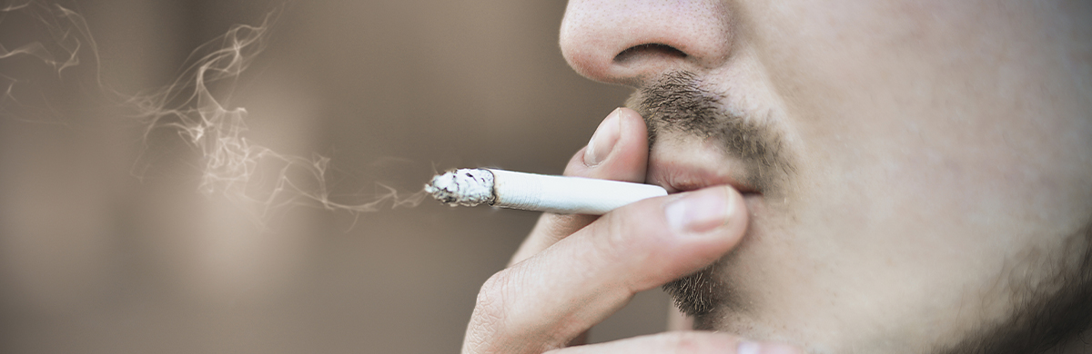 Fake: i fumatori non rischiano più degli altri di ammalarmi di Covid-19