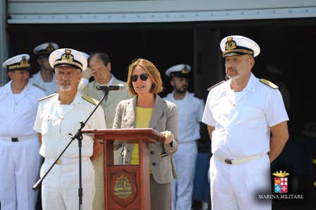 Ministro Lorenzin a bordo della Nave Etna della Marina Militare