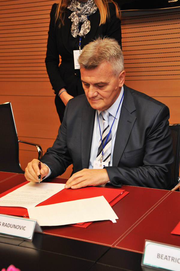 Il Ministro Miodrag Radunović firma il Memorandum d'intesa Italia - Montenegro