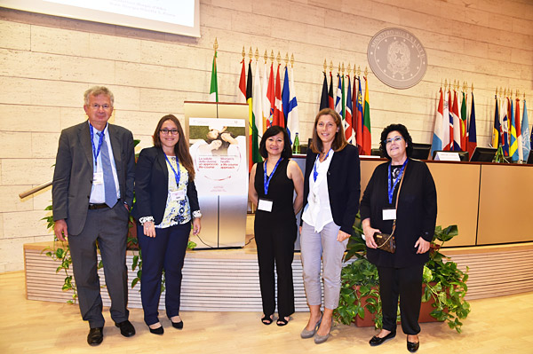 Wendy Yared, Marco Zappa, Eleonora Porcu, relatori della quarta sessione sui Tumori femminili, con Tina Lipuscek (rapporteur) e Serena Battilomo (moderatore)