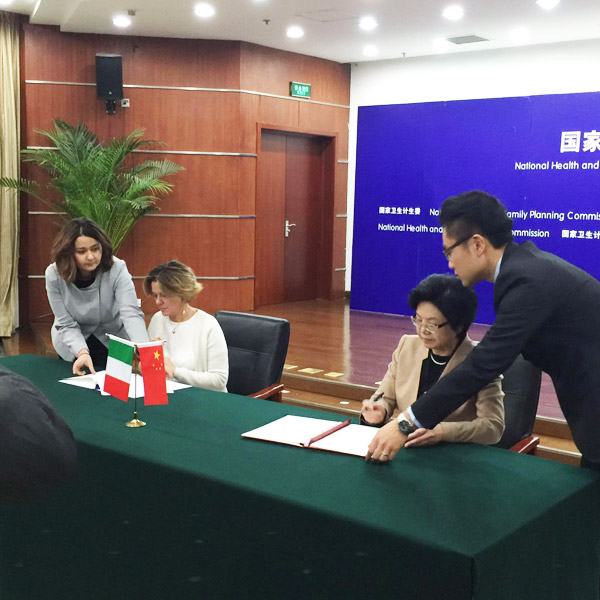 Il Ministro Lorenzin firma il Piano d’azione sulla cooperazione sanitaria tra Italia e Cina con il Ministro della Commissione nazionale per la salute e la pianificazione familiare Li Bin
