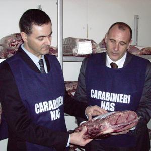 Carabinieri del NAS controllano della carne