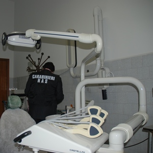 Un CC del NAS controlla uno studio dentistico