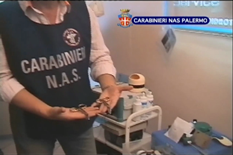 Controllo dei Nas di Palermo in uno studio medico abusivo