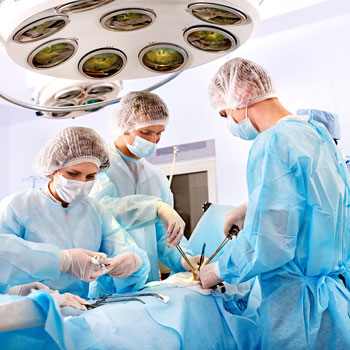 immagine di un intervento in sala operatoria
