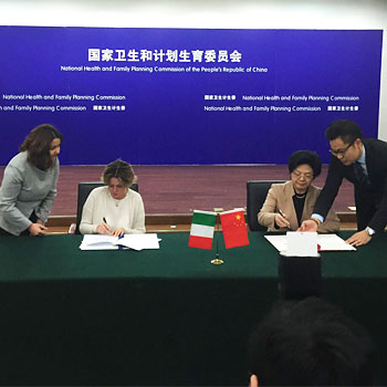 Il Ministro Lorenzin firma il Piano d’azione sulla cooperazione sanitaria tra Italia e Cina con il Ministro della Commissione nazionale per la salute e la pianificazione familiare Li Bin