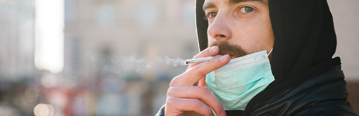 Fake non è vero che i fumatori rischiano più degli altri di ammalarsi di Covid-19