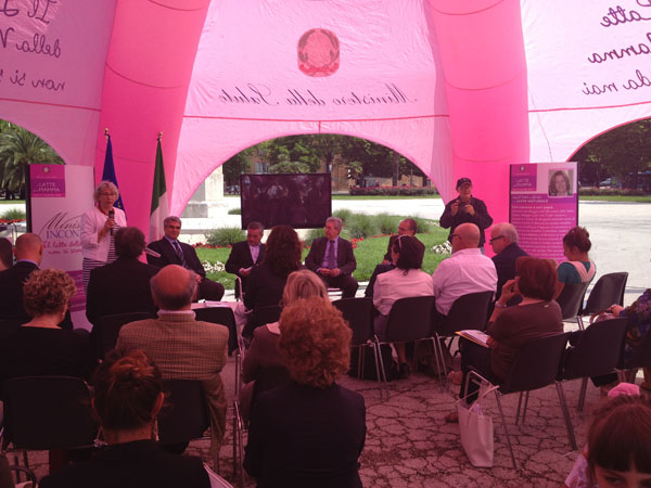 Il Villaggio del Ministero della Salute per promuovere l'allattamento al seno, allestito in Piazza Cavour ad Ancona nel weekend 11-12 giugno 2013