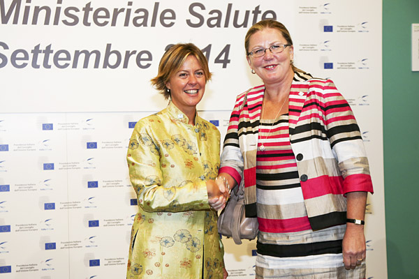 Il Ministro della Salute Beatrice Lorenzin con Hanna Mária Páva MD, Vicesegretario di Stato per il coordinamento della salute - Ungheria