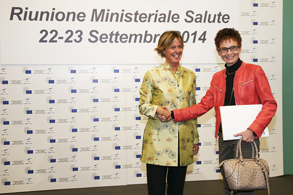 Il Ministro della Salute Beatrice Lorenzin con Nina PIRNAT, Segretario di Stato - Slovenia