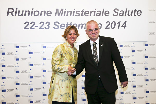 Il Ministro della Salute Beatrice Lorenzin con Sándor Szabò, direttore - Segretariato Generale del Consiglio dell'UE