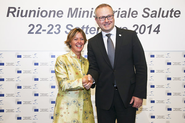 Il Ministro della Salute Beatrice Lorenzin con Rinalds Mucinš, Segretario di Stato per la salute - Lettonia