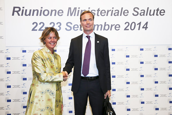 Il Ministro della Salute Beatrice Lorenzin con Svend Saerkjaer, Vicesegretario permanente - Danimarca