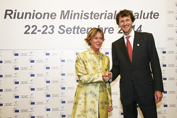 Il Ministro della Salute Beatrice Lorenzin con Franco Sassi, Dirigente, esperto in economia sanitaria - Segretariato Generale dell'OCSE