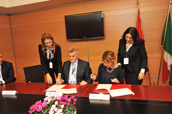 Il Ministro Beatrice Lorenzin e il Ministro Miodrag Radunović firmano il Memorandum d'intesa Italia – Montenegro