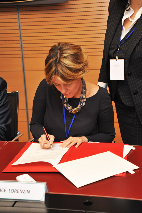 Il Ministro Beatrice Lorenzin firma il Memorandum d'intesa Italia - Montenegro