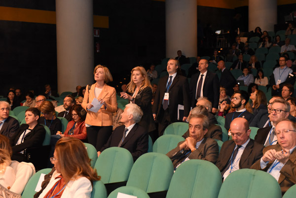 Il Ministro della salute Beatrice Lorenzin nell'Auditorium del Massimo agli Stati generali della ricerca sanitaria