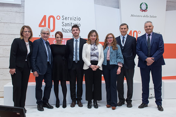 Foto di gruppo con il ministro Giulia Grillo e i rappresentanti del SSN intervenuti all'evento