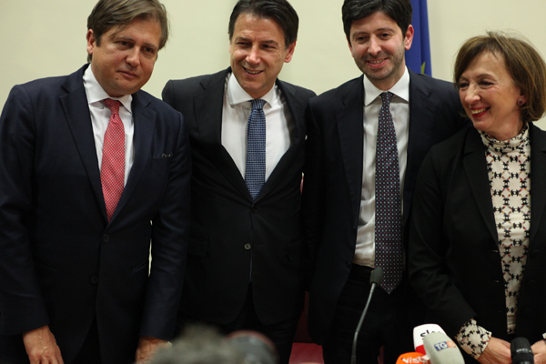 Il Ministro Roberto Speranza con il Presidente del Consiglio Giuseppe Conte, il Viceministro Pierpaolo Sileri e la Sottosegretaria Sandra Zampa