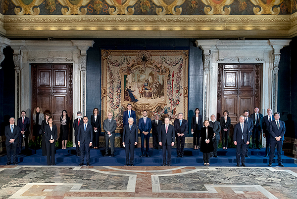 Il Presidente della Repubblica Sergio Mattarella e il Presidente del Consiglio Mario Draghi con il nuovo Governo, al termine del giuramento