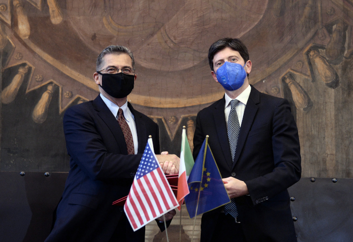 Firma Memorandum d'Intesa tra Italia e Stati Uniti, il Ministro della Salute Roberto Speranza con Xavier Becerra, Segretario della salute e dei servizi umani degli Stati Uniti d'America.