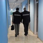 Due Carabinieri del NAS controllano una casa di riposo per anziani