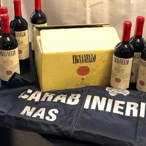 Bottiglie di vino sequestrate dal NAS durante le indagini