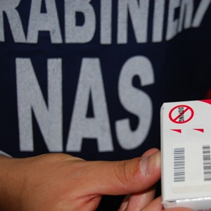 Un CC del NAS controlla un farmaco sospetto