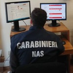 Carabinieri del NAS durante un controllo online
