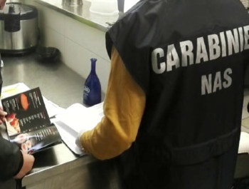 Carabinieri del NAS ispezionano un ristorante giapponese