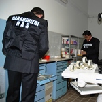 Carabinieri NAS durante un controllo presso uno studio dentistico