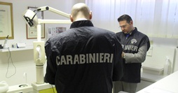 Carabinieri effettuano controlli in studio dentistico