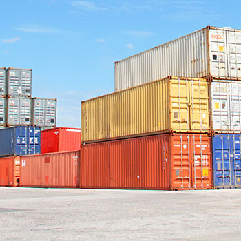 immagine di containers di merci