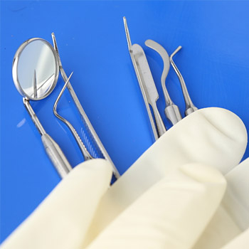 immagine di alcuni strumenti per l'igiene dentale