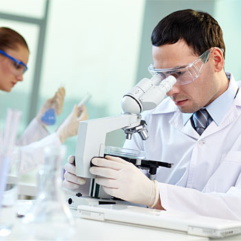 immagine di ricercatori in laboratorio 