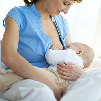 immagine di una donna che allatta