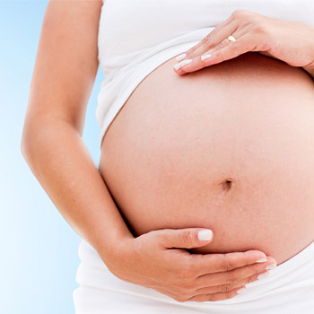 immagine della pancia di una donna incinta