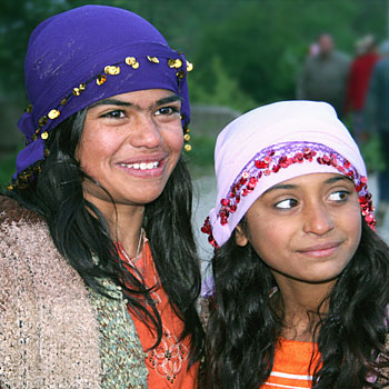 immagine di due ragazze rom