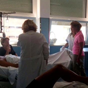 Il ministro Beatrice Lorenzin fa visita ai feriti in corsia all'ospedale di Rieti