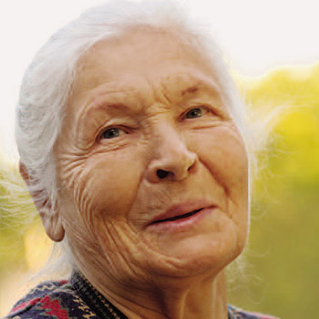 immagine di una donna anziana