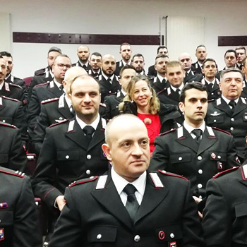 Ministro Grillo insieme ai Carabinieri in aula