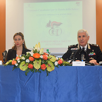 immagine del Ministro Giulia Grillo con il Gen. Adelmo Lusi
