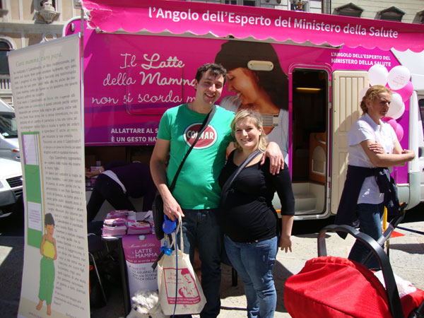Il Villaggio del Ministero della Salute per promuovere l'allattamento al seno, allestito in Piazza della Borsa a Trieste nel weekend 1-2 giugno 2013